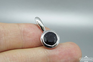 Pakabukas su korundu - PAM815