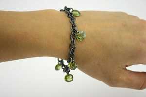 Tamsinta apyrankė su cirkoniu - APM023