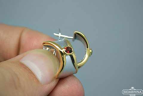 Auskarai su granatais - AUM590