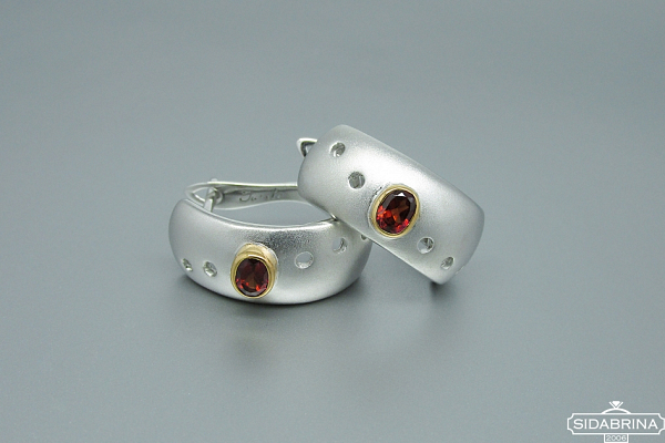 Auskarai su granatais - AUM844