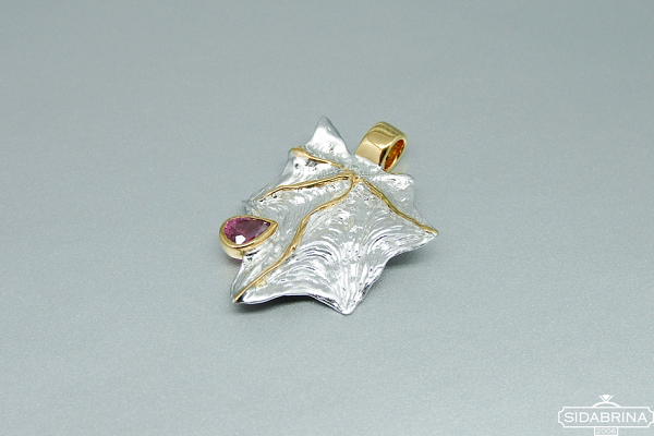 Pakabukas su rožiniu safyru - PAM713