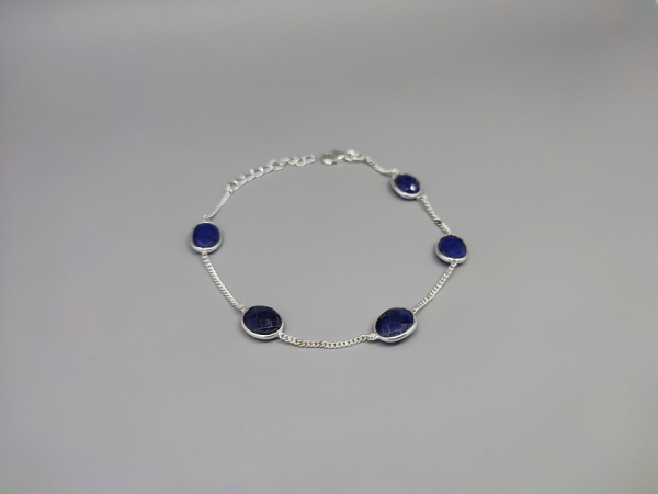 Sidabrinė apyrankė su korundu - APM319