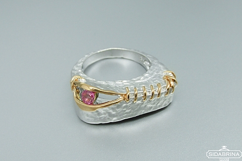 Žiedas su rožiniu safyru - ZDM887