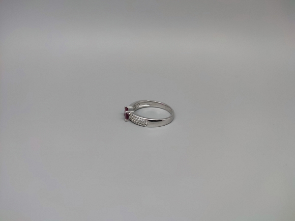 Sidabrinis žiedas su korundu - ZDM1649